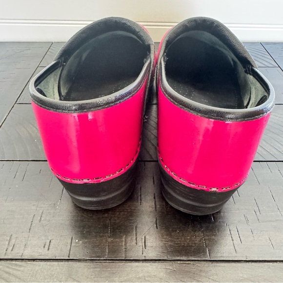Sanita Clogs Slip On EU Size 41 US Size 10 Fuchsia Patent Leather Round Toe - Picture 7 of 13